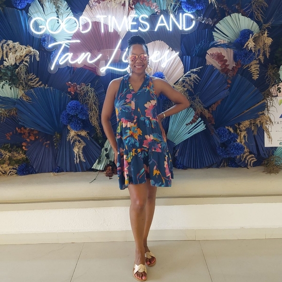 Meet your Posher, April - Picture 2 of 3